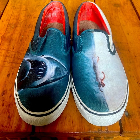 SPERRY, MENS SIZE 9, SLIP ON CANVAS, JAWS THEME SHOE - Picture 1 of 16